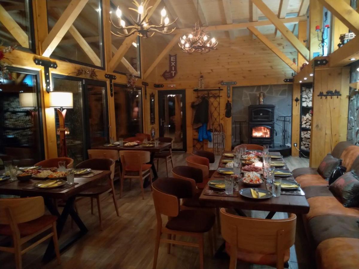 Algara Hut Hotel Panichishte Exterior photo