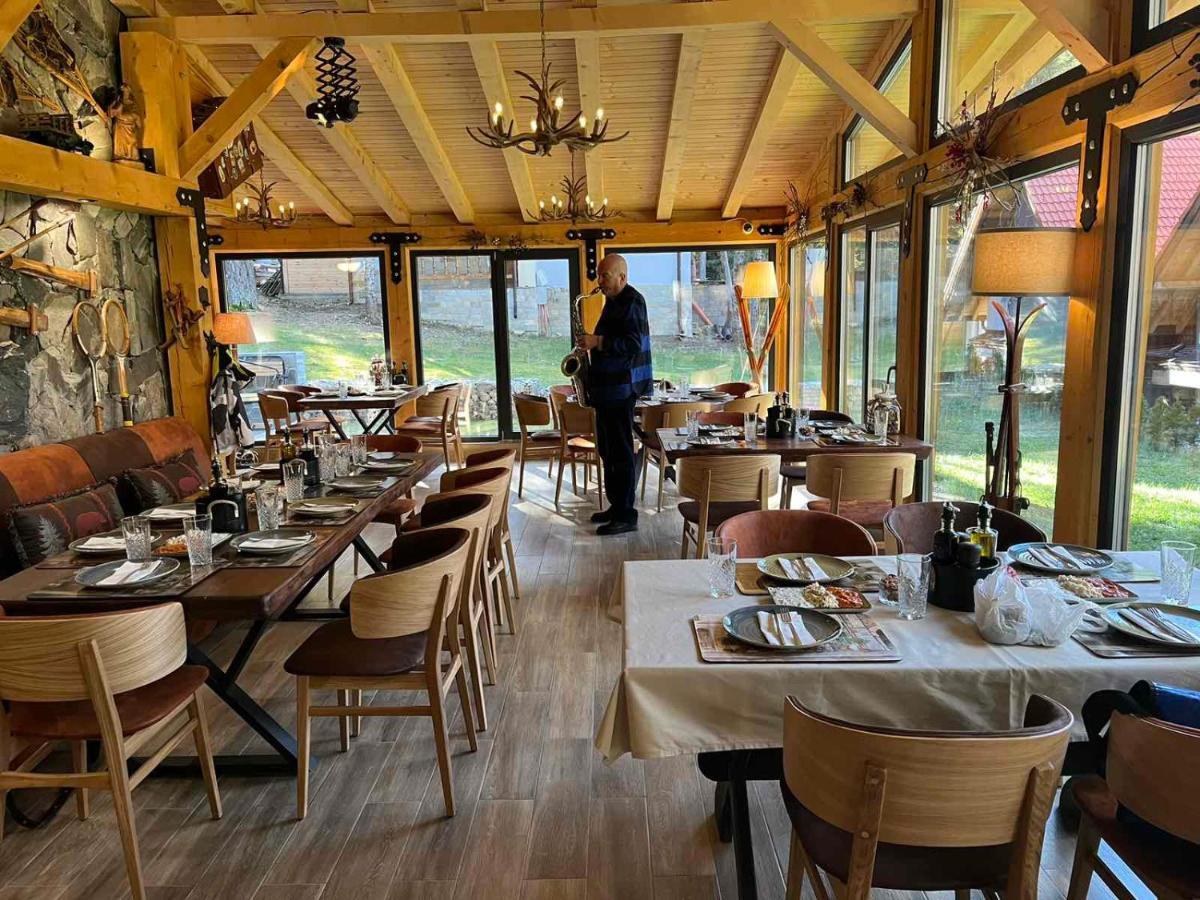 Algara Hut Hotel Panichishte Exterior photo